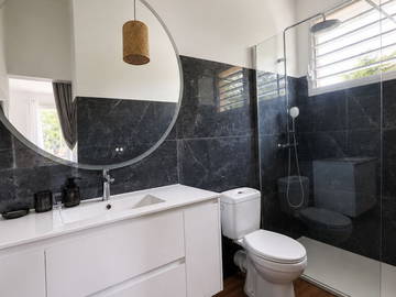 Colocation à louer à Le Moule - photo 7 : salle de bain-7