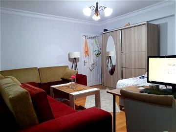 Roomlala | À MecİdİyekÖy / İstanbul - Chambre Privée Et Meublée Au 1er étage