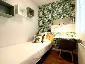 Roomlala | Acogedora Y Bonita Habitación En Barcelona (RH27-R3)