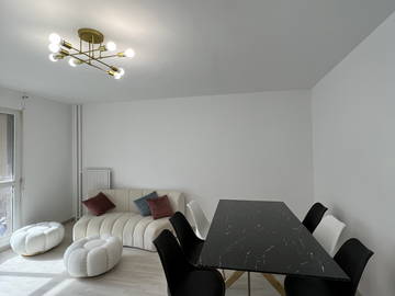 Roomlala | // ACOMODAÇÃO COMPARTILHADA// 1 quarto livre em apartamento de 5 quartos
