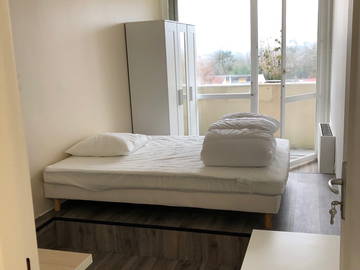 Roomlala | Acomodação compartilhada de 5 quartos Cergy-Préfecture - Apartamento reformado 