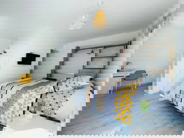 Roomlala | Acomodação compartilhada em Stains