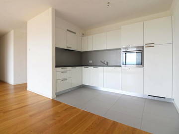 Roomlala | Acomodação compartilhada: Quarto mobiliado em um grande apartamento novo