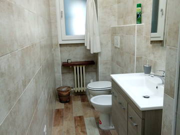 Logement entier à louer à Firenze - photo 4 : salle de bain-4