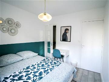 Roomlala | Agradable Dormitorio Con Amplio Closet – 11m² - LY09