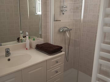 Chambre chez l'habitant à louer à Niort - photo 4 : salle de bain-4