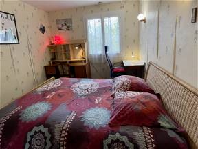 Air-conditioned Room At The Inhabitant. Ideal For Student