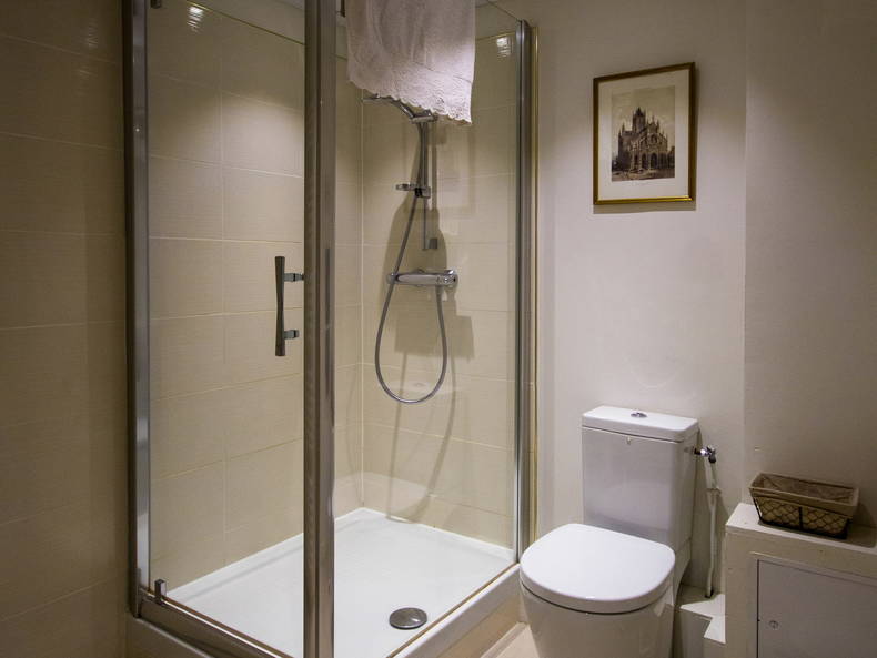 Entire Home Rouen 91468-4