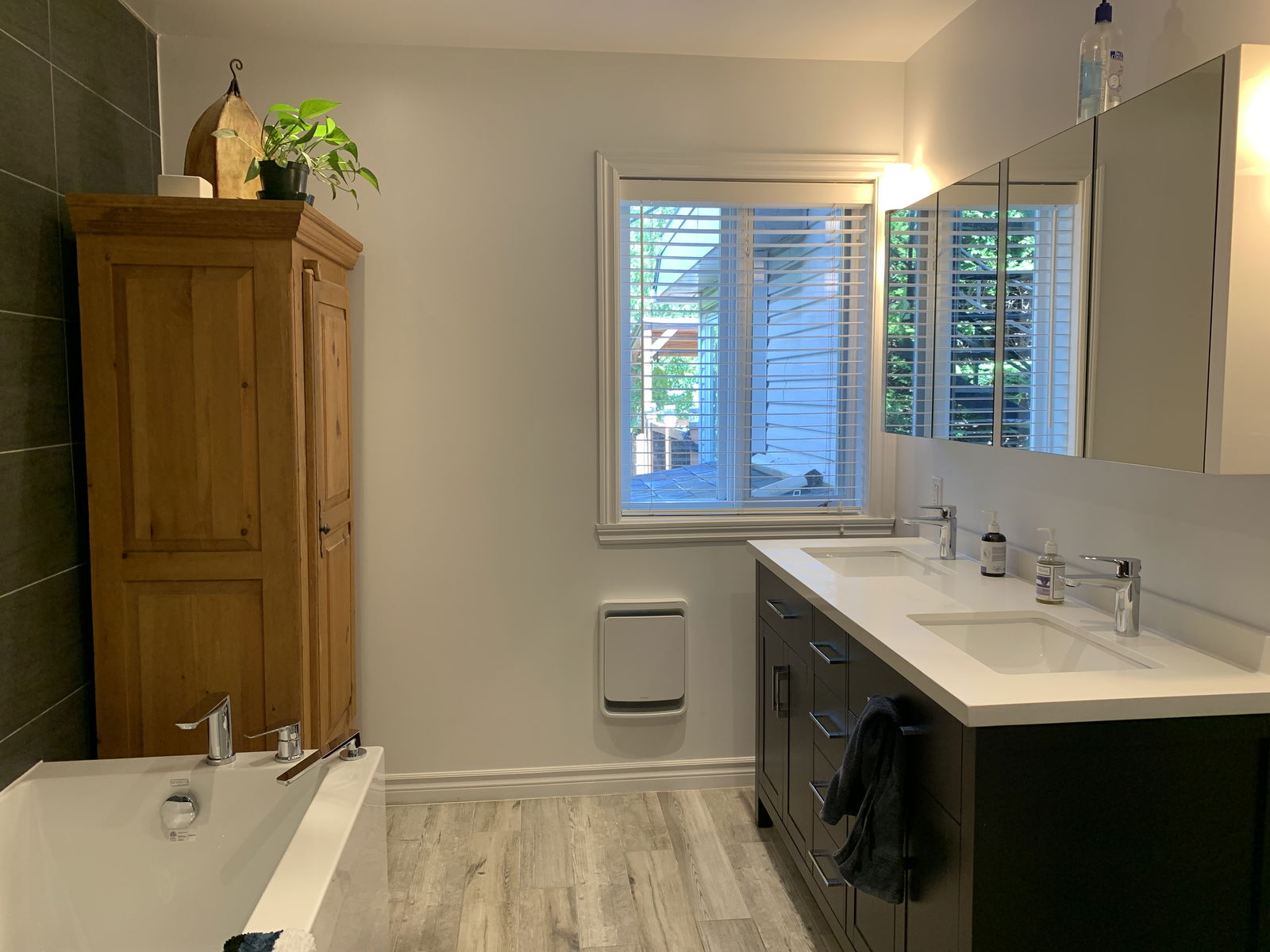 Independent Studio Laval 263085