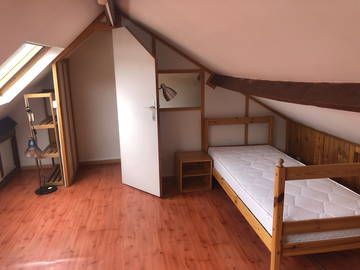 Roomlala | Alojamento partilhado em Saint-Gilles – Quarto duplex 25m2 – Aluguer €540