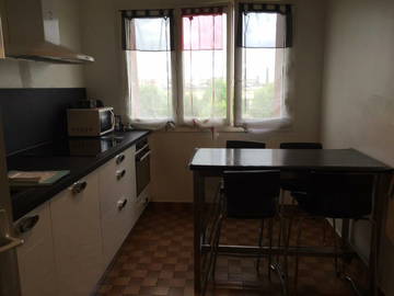 Roomlala | Alojamento partilhado em Villeurbanne