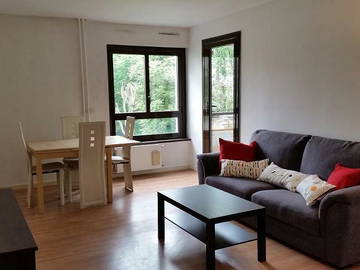 Roomlala | Alojamento partilhado perto do RER em Noisy Champs em 77 Champs-sur-Marne