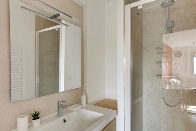 Colocación Villeurbanne 471500