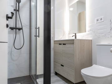 Chambre chez l'habitant à louer à Madrid - photo 15 : salle de bain-15