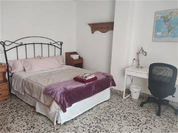 Roomlala | Alquiler Amplia Y Céntrica Habitación En Palma