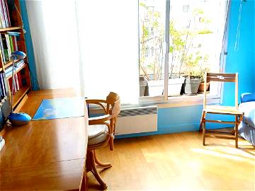 Roomlala | Alquiler De Habitación En Balcón Con Oficina Y Baño Con Ducha