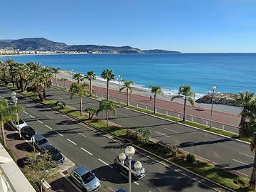 Roomlala | Alquiler de noche en Niza con vista al mar de 180°.