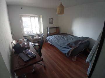 Roomlala | Alquiler habitación en casa de campo jóvenes trabajadores