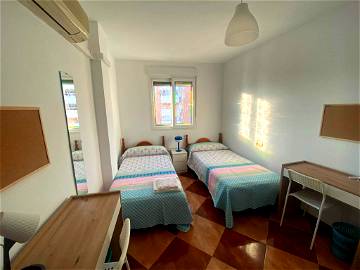 Roomlala | Alquiler habitación en piso compartido con chicas