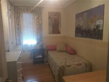 Roomlala | Alquiler Habitación Solo Chicas En El Centro De Bilbao