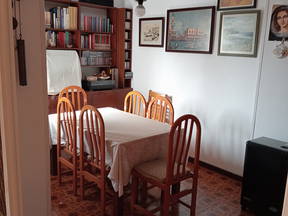 Aluga-se quarto em apartamento compartilhado com mulheres