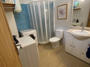 Chambre chez l'habitant à louer à Alcalá - photo 5 : salle de bain-5