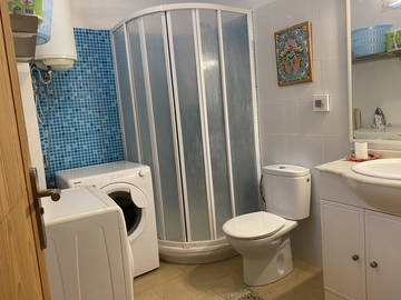 Chambre chez l'habitant à louer à Alcalá - photo 7 : salle de bain-7