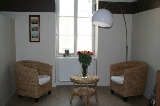 Homestay Ambillou-Château 38251