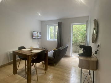 Roomlala | ALTERNATIVO, ESTUDANTE – Apartamento T1 com jardim, perto do centro da cidade