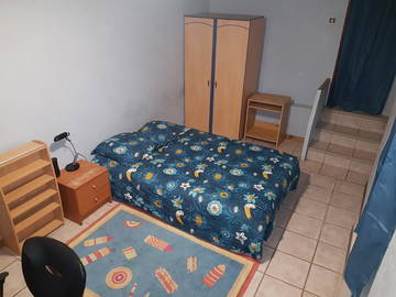 Roomlala | ALUGA-SE QUARTO DE 15m² EM CASA GRANDE COM JARDIM + ESTACIONAMENTO