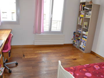 Roomlala | Aluga-se quarto em apartamento grande.