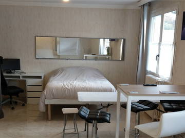 Roomlala | Aluga-se quarto em villa com jardim, tranquila. Cama de 140 cm, Wi-Fi.