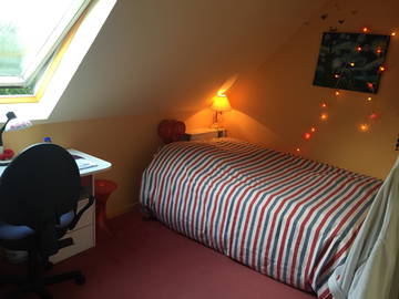 Roomlala | Aluga-se quarto mobiliado em casa com jardim na casa de hóspedes