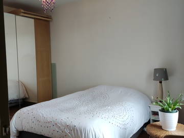 Roomlala | Alugar um quarto mobiliado no meu apartamento (menina)