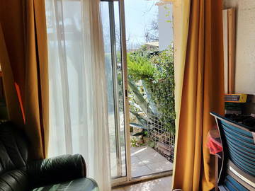 Roomlala | Alugue um quarto grande, iluminado e independente no nível do jardim