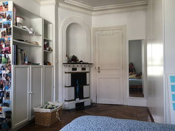 Roomlala | Aluguel de quarto mobiliado de 16m² para estudantes em apartamento amplo