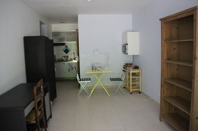 Homestay Ecully 22648