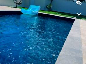 Roomlala | Amplia casa con piscina