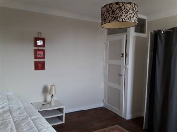 Roomlala | Amplia Habitación Amueblada