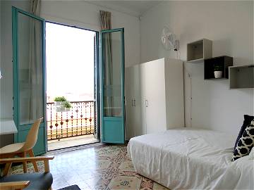 Roomlala | Amplia Habitación Con Cama Doble Y Balcon (RH18-R2)