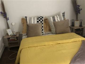 Roomlala | Amplia habitación para niñas en el centro de Lyon.