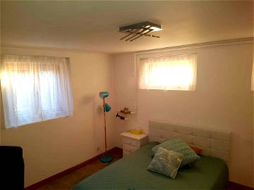 Roomlala | Amplio Dormitorio Con Baño Privado En Villa En Bussi