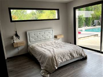 Roomlala | Amplio dormitorio con cuarto de baño y aseo independiente.