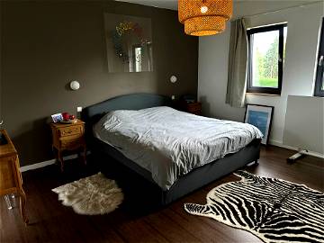 Roomlala | Amplio dormitorio de 24m² con baño en una bonita casa