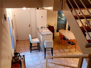 Roomlala | Amplio dormitorio en el ático con baño privado.