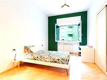 Roomlala | Andrea Costa - Room 4 - Huge Private Room