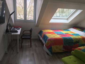 Roomlala | Angenehmes, UNABHÄNGIGES Zimmer Chez Henri Et Virginie