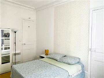 Roomlala | Angenehmes Und Helles Zimmer – 13 M² – PA60