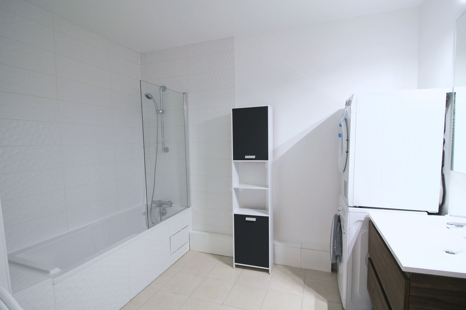 Kolokation Clichy 241202