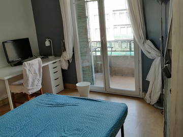 Roomlala | Angenehmes Zimmer mit Balkon in 3-Zimmer-Wohnung